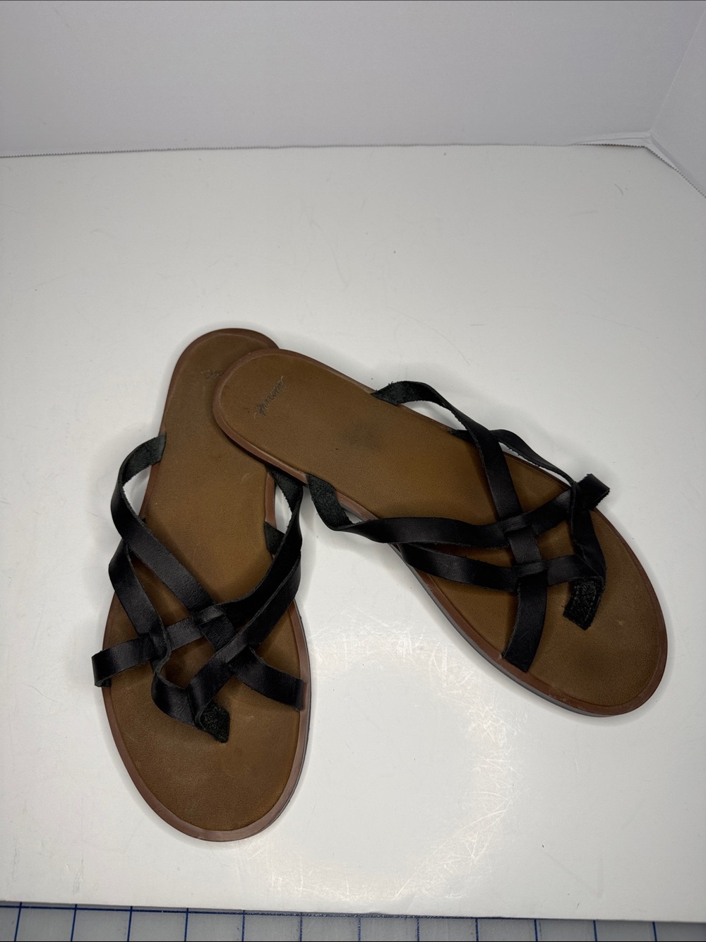 Sanuk Black Leather Strappy Crisscross Thong Sandals
